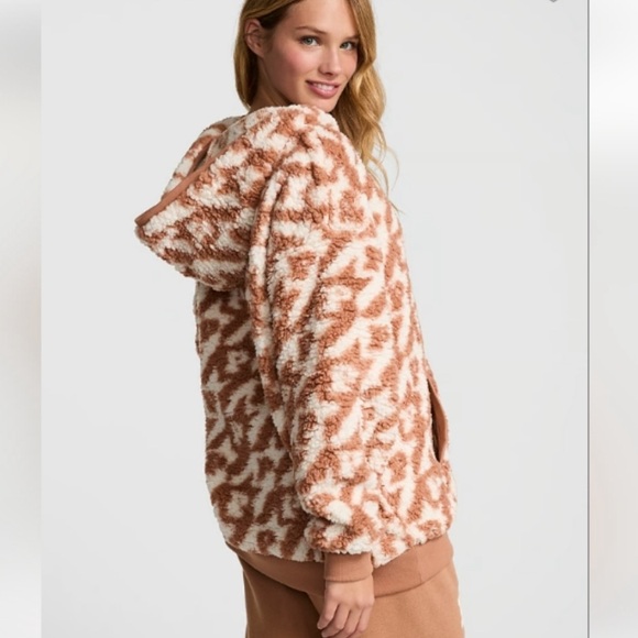 PINK Victoria's Secret Oversized Sherpa Hoodie - Picture 2 of 11